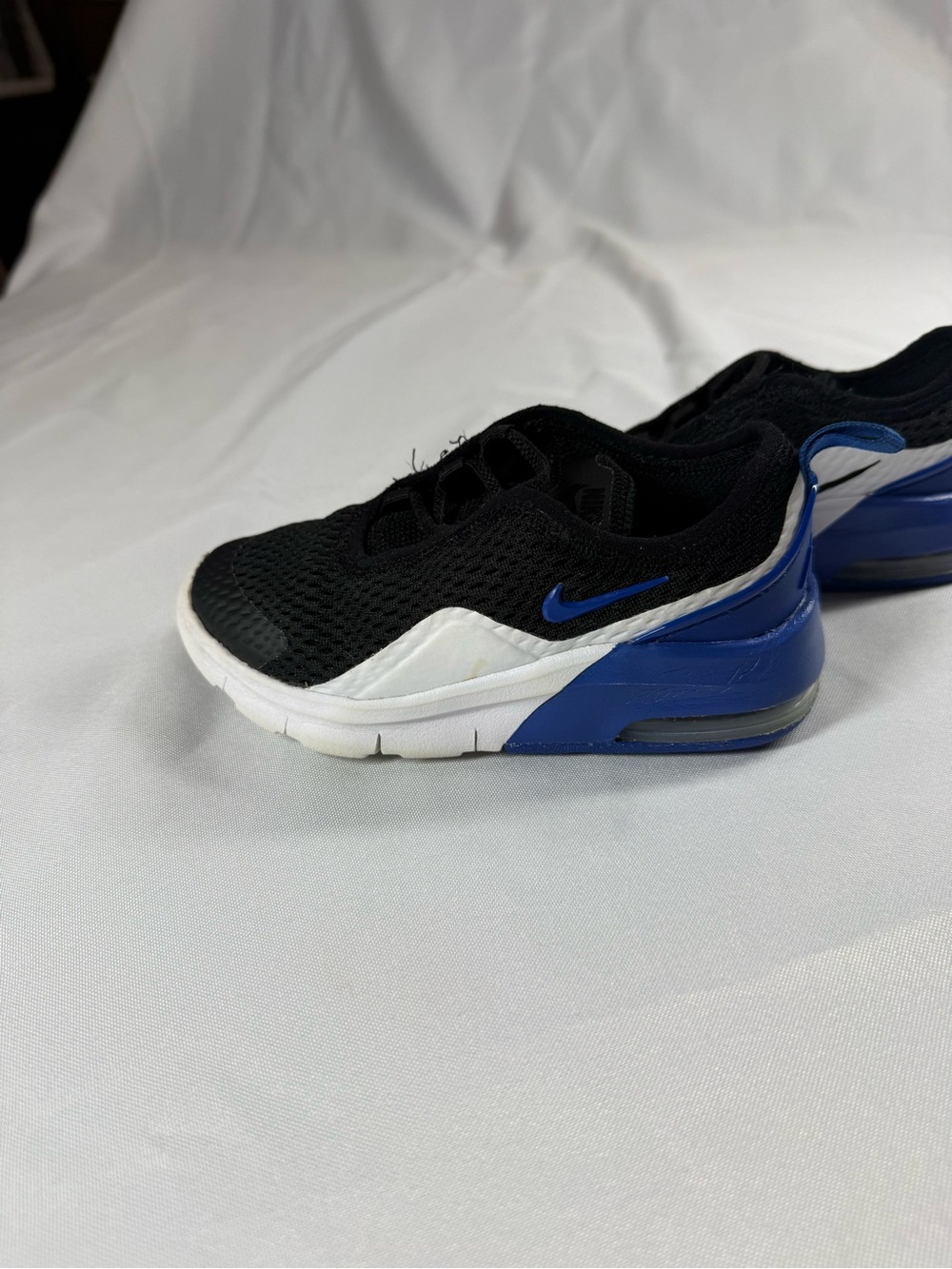 Nike Kids Black and Blue Slip-On Sneakers with White Midsole Size 9C - Picture 5 of 11